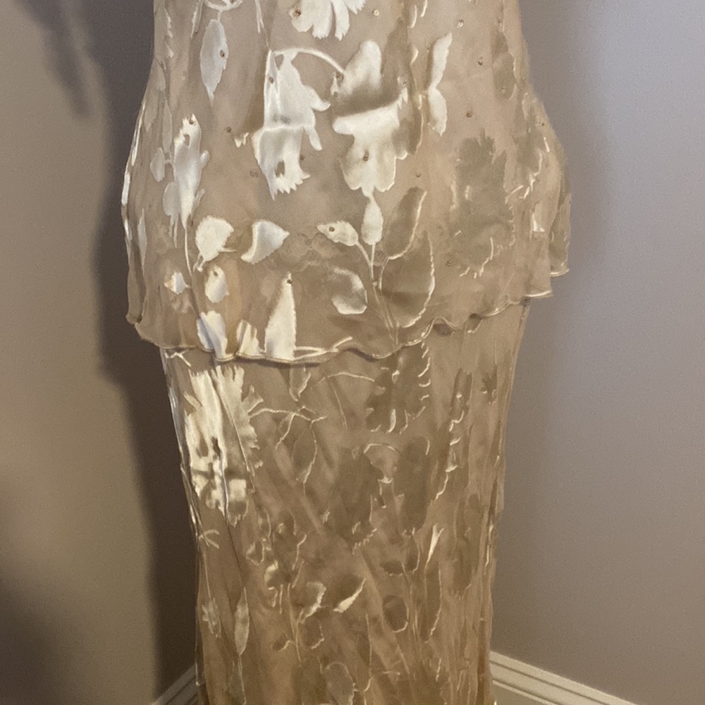 Mother of the bride 2 piece gown. Size 8. Worn 1 time. Excellent condition. - Picture 3 of 11